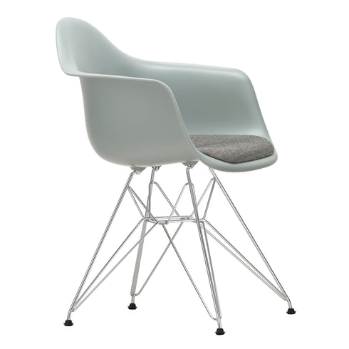Cadeira de Braços em Plástico Eames DAR / Assento em Tecido / Base Cromada